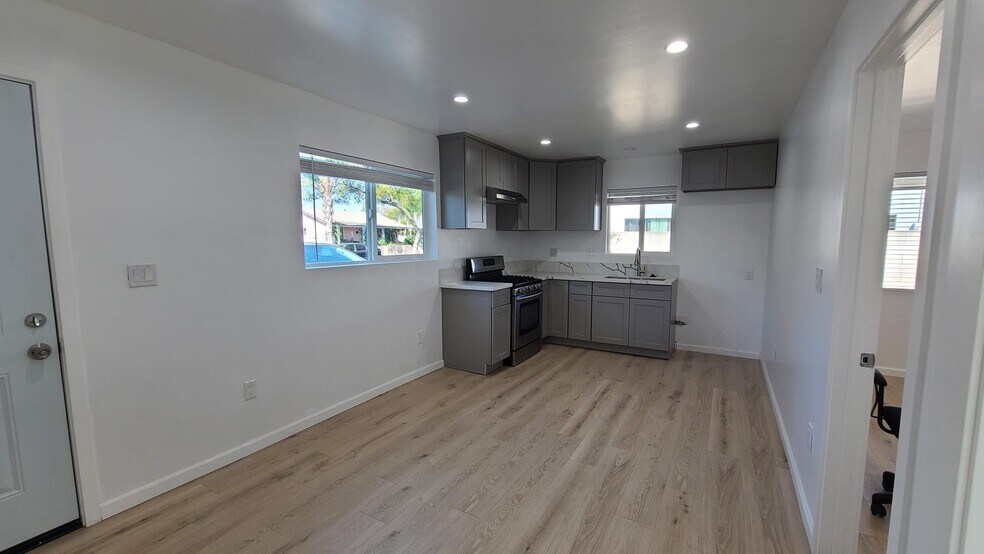 Building Photo - 9430 Olympic Blvd