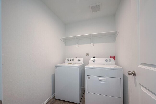 Building Photo - 5734 Avalon Woods Dr