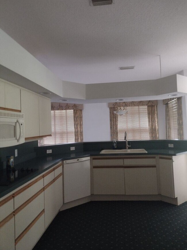 Building Photo - 8941 SW 191st Cir