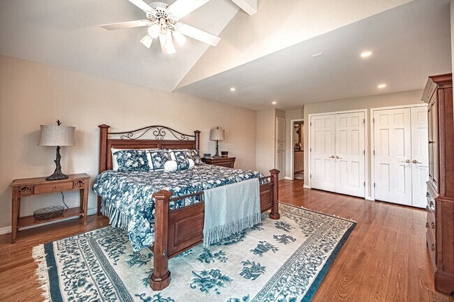 Building Photo - Luxury Living at Camels RIdge