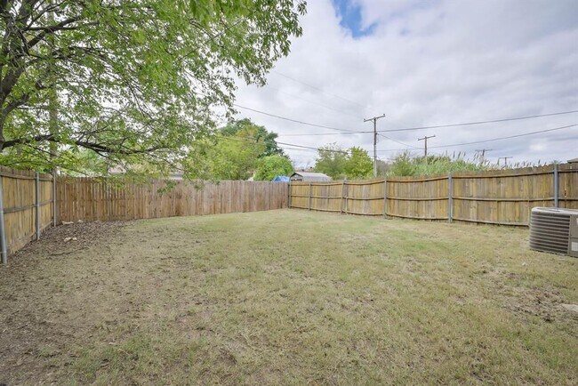 Building Photo - 510 Kings Way Dr