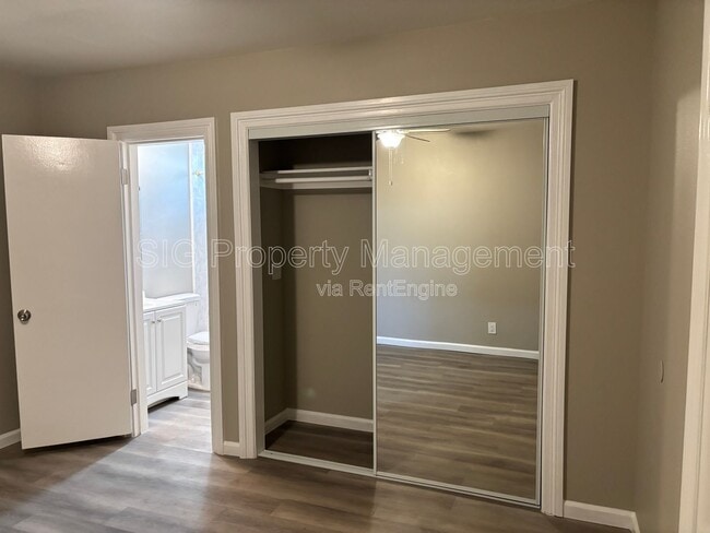 Building Photo - 10822 Hartsook St