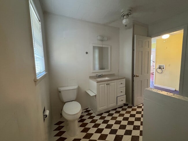 Building Photo - 3 Bed 1 Bath House