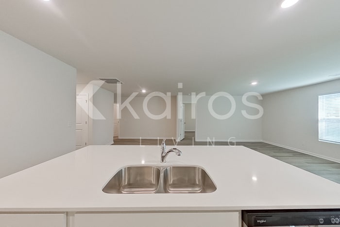 Building Photo - 137 Inez Ave