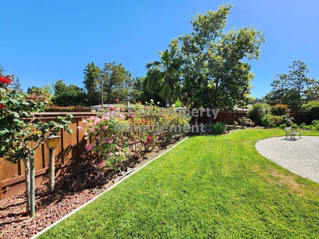 Building Photo - Spectacular 4 Bd/3 Ba, 2379 sf (plus separ...
