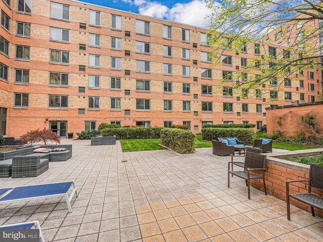 Building Photo - 440 L St NW