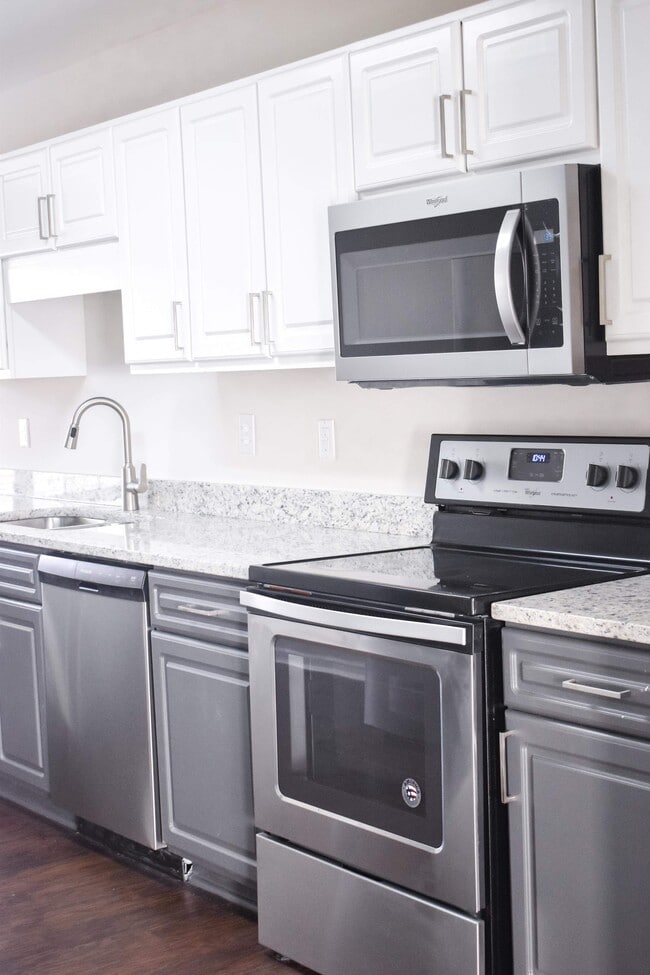 Building Photo - Deveron Townhome