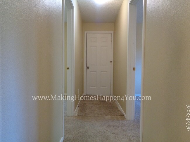 Building Photo - 260 SW Oregon Trail Dr