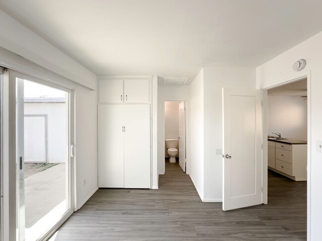 Building Photo - CUTE CONDO IN A DUPLEX W/ LARGE BACKYARD AVAILABLE FOR RENT!