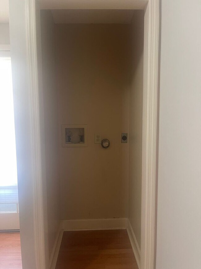 Building Photo - 743 Orange St