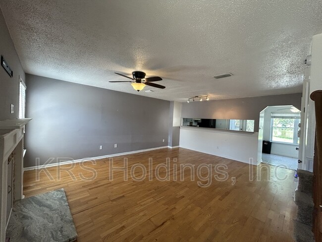Building Photo - 3014 Glastonbury Cir