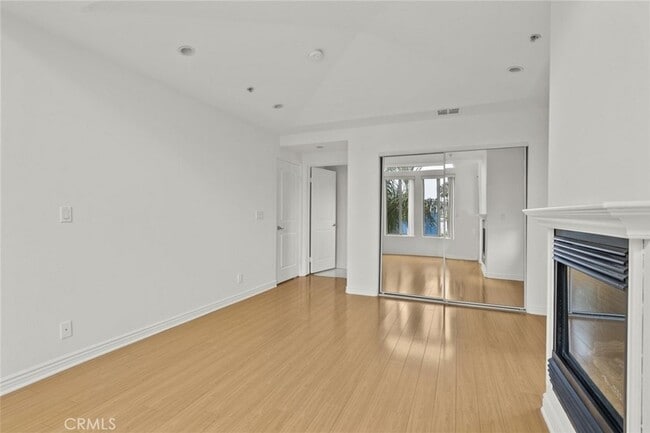 Building Photo - 231 E Burbank Blvd