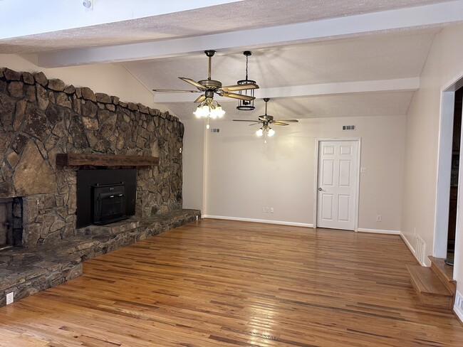 Living Room - 644 Hoot Owl Hollow Rd