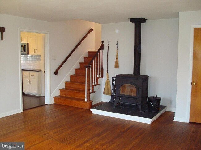 Building Photo - 1346 Faucett Dr