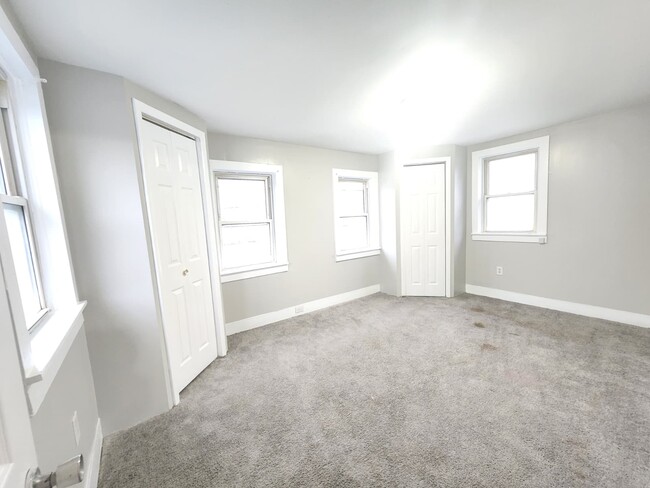 Building Photo - 778 W Main St