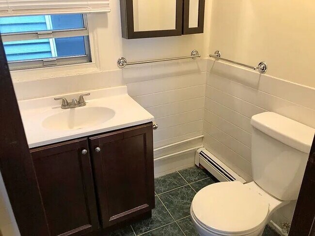 Building Photo - Cozy 1.5-Bedroom in a Vibrant East Boston Neighborhood