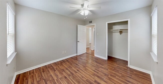 Building Photo - 1404 Meadowcrest Dr