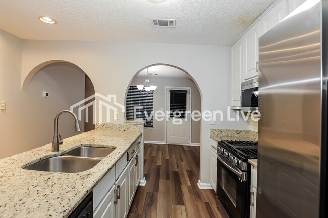 Building Photo - 4020 Meadow Glen Way