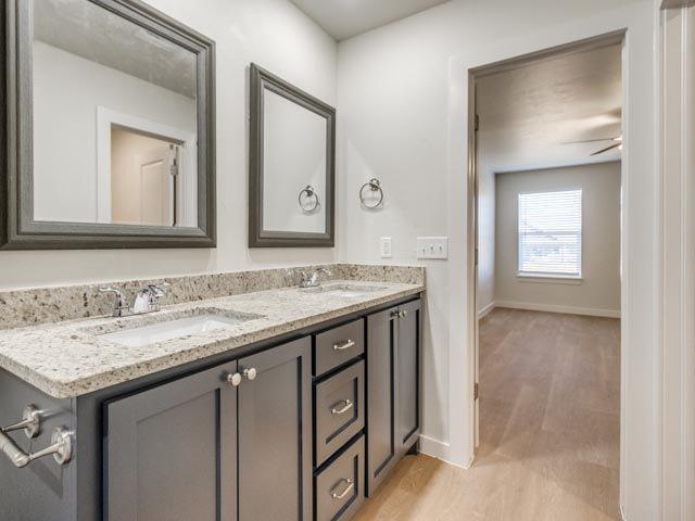 Building Photo - 1702 Highland Loop