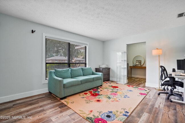 Building Photo - 6717 Lenczyk Dr