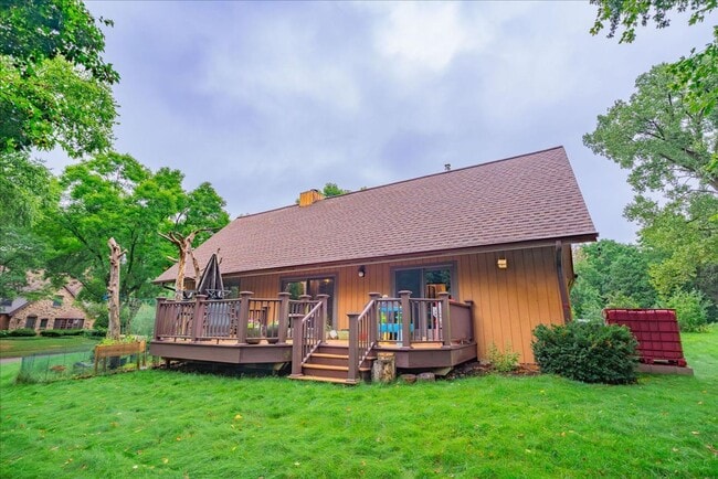 Building Photo - Parkwood Hills – Spacious 4 Bedroom, 3 Bat...