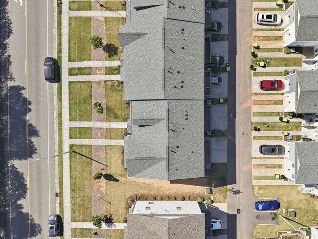 Building Photo - Modern 4BR Townhome with Washer/Dryer & Pet-Friendly Living in Morrisville!