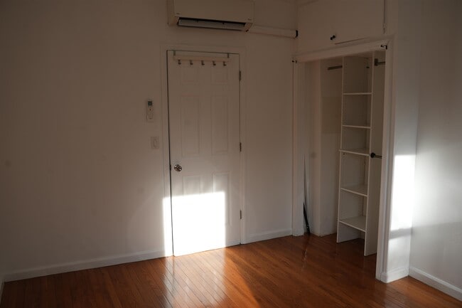 Building Photo - 40 Van Reypen St