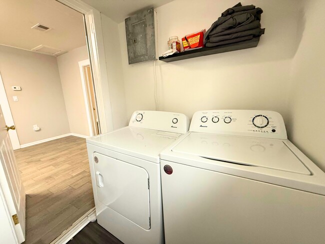 Building Photo - 302 G St