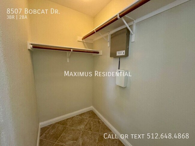 Building Photo - 8507 Bobcat Dr