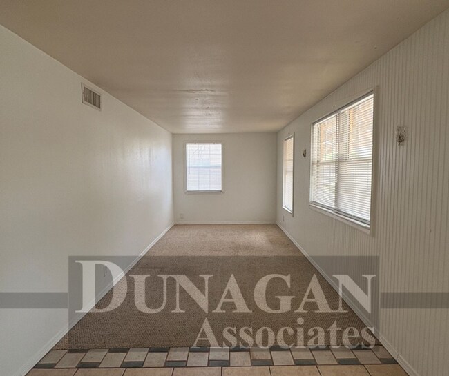 Building Photo - 3 Bedroom - 1 Bath home