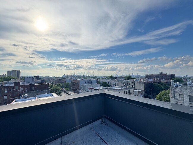 Building Photo - 1520 St Johns Pl