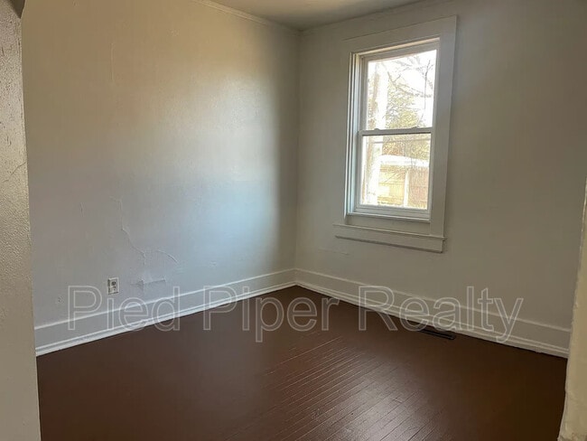 Building Photo - 404 E Prospect Terrace