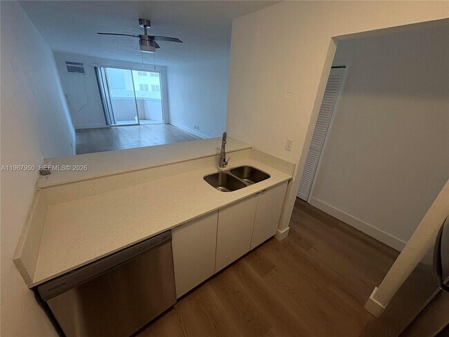 Building Photo - 505 NE 30th St