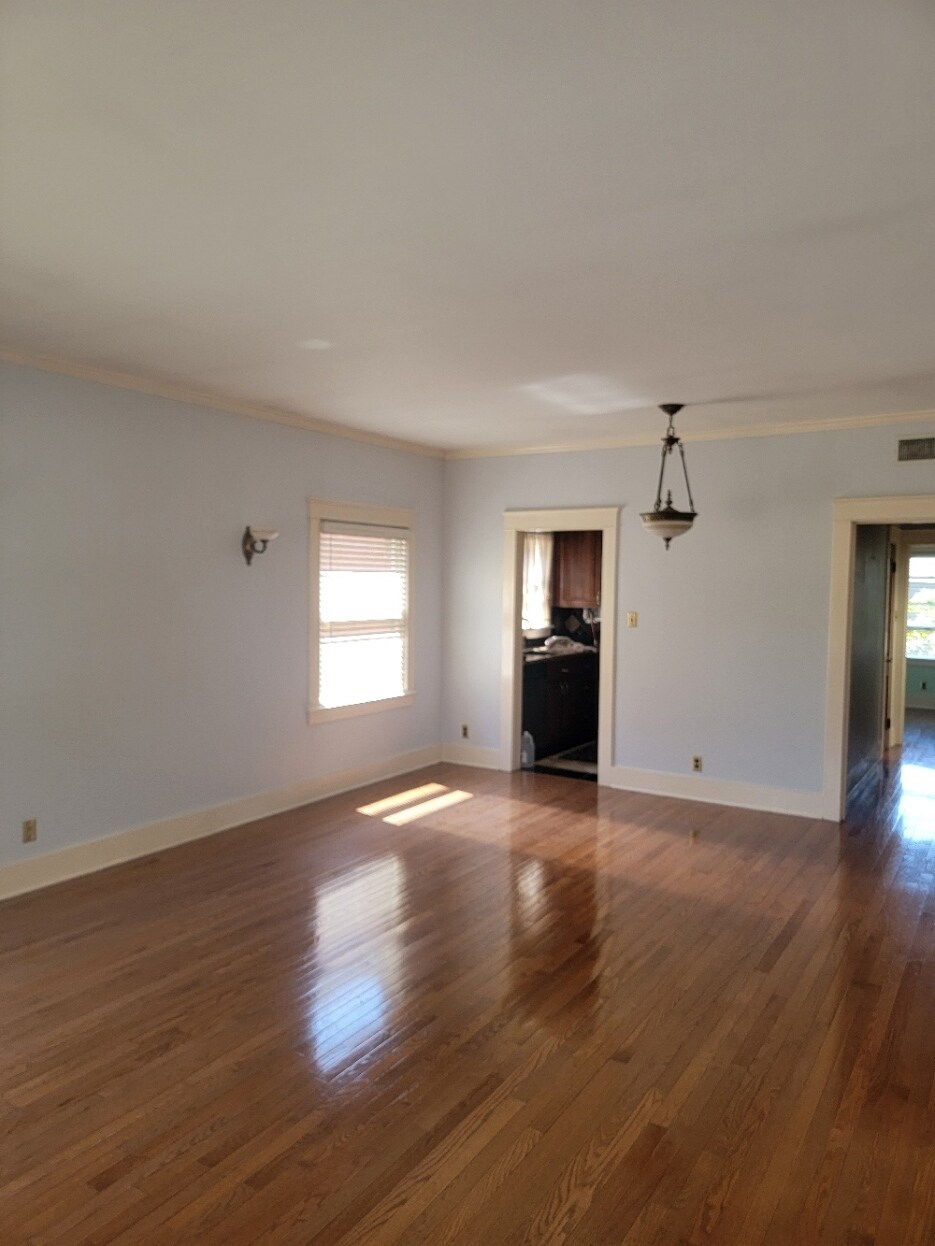 dining area - 642 W 8th St