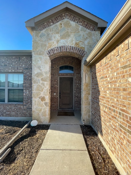 Building Photo - 354 Highmeadow Dr