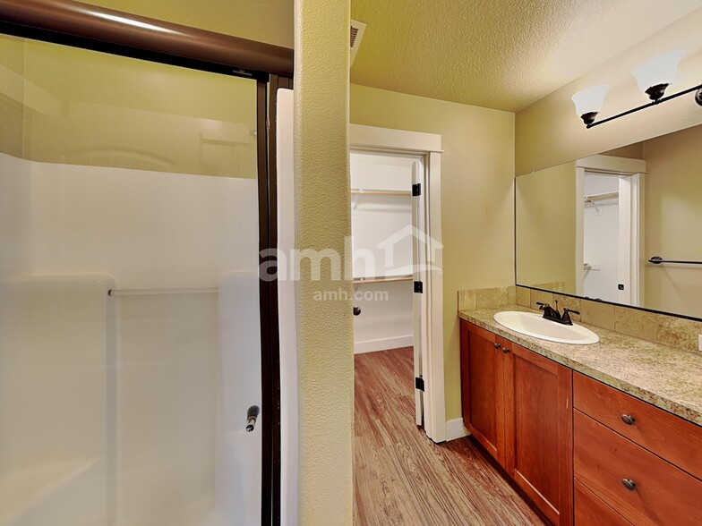 Building Photo - 458 Tulip Ave