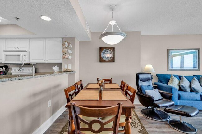 Building Photo - 2560 N Ocean Blvd