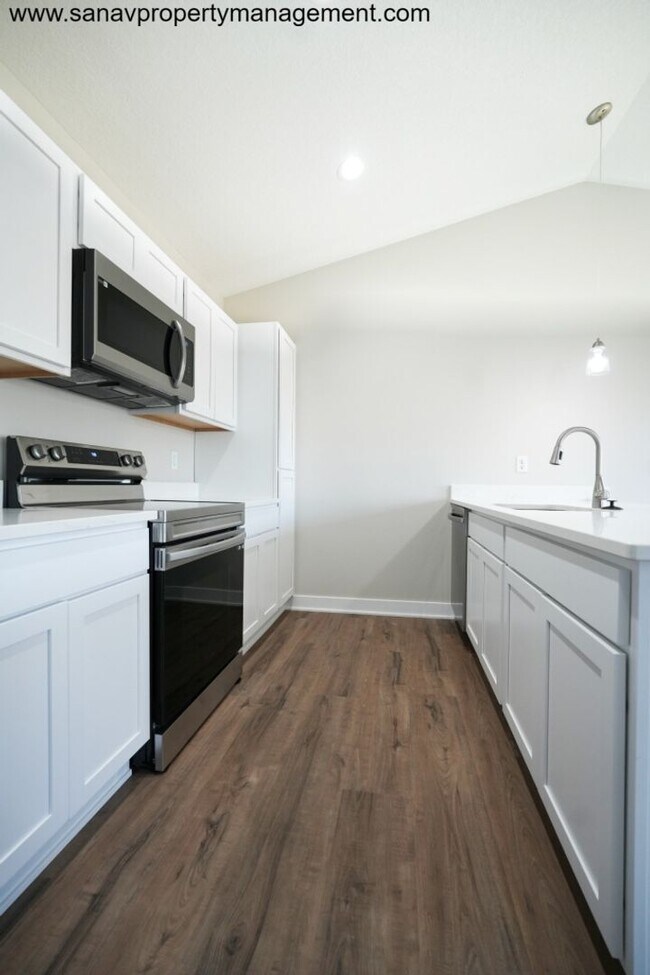 Building Photo - "Modern Comfort Meets Convenience: Your Ideal Home in Waukee"