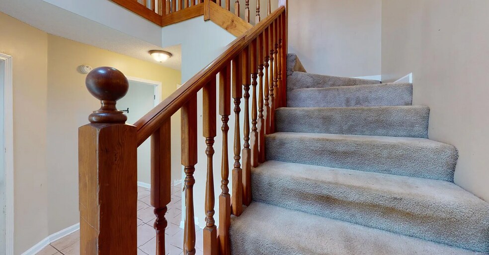 Building Photo - 166 Commons Dr