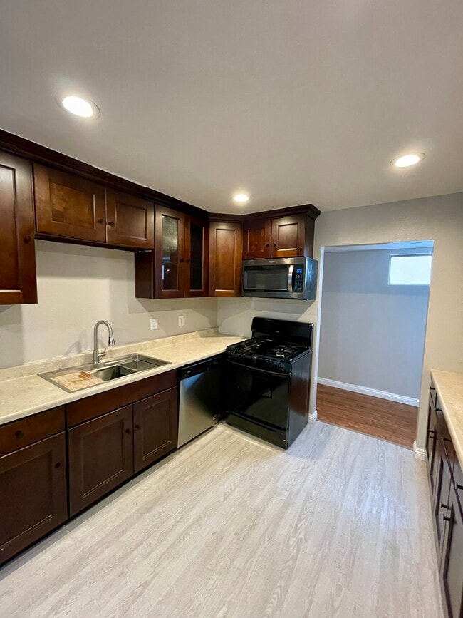 Building Photo - 2027 S Campus Ave