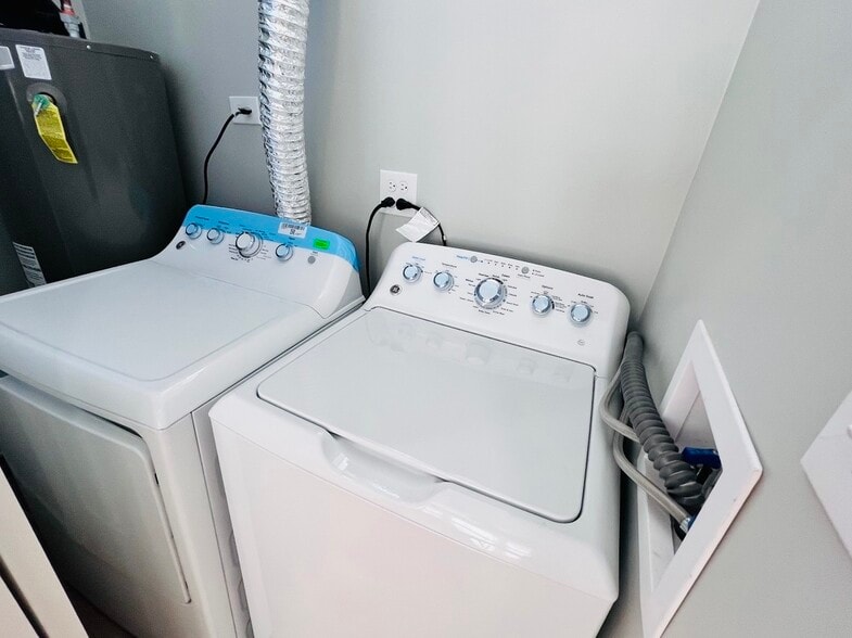 Building Photo - 4244 N Spaulding Ave