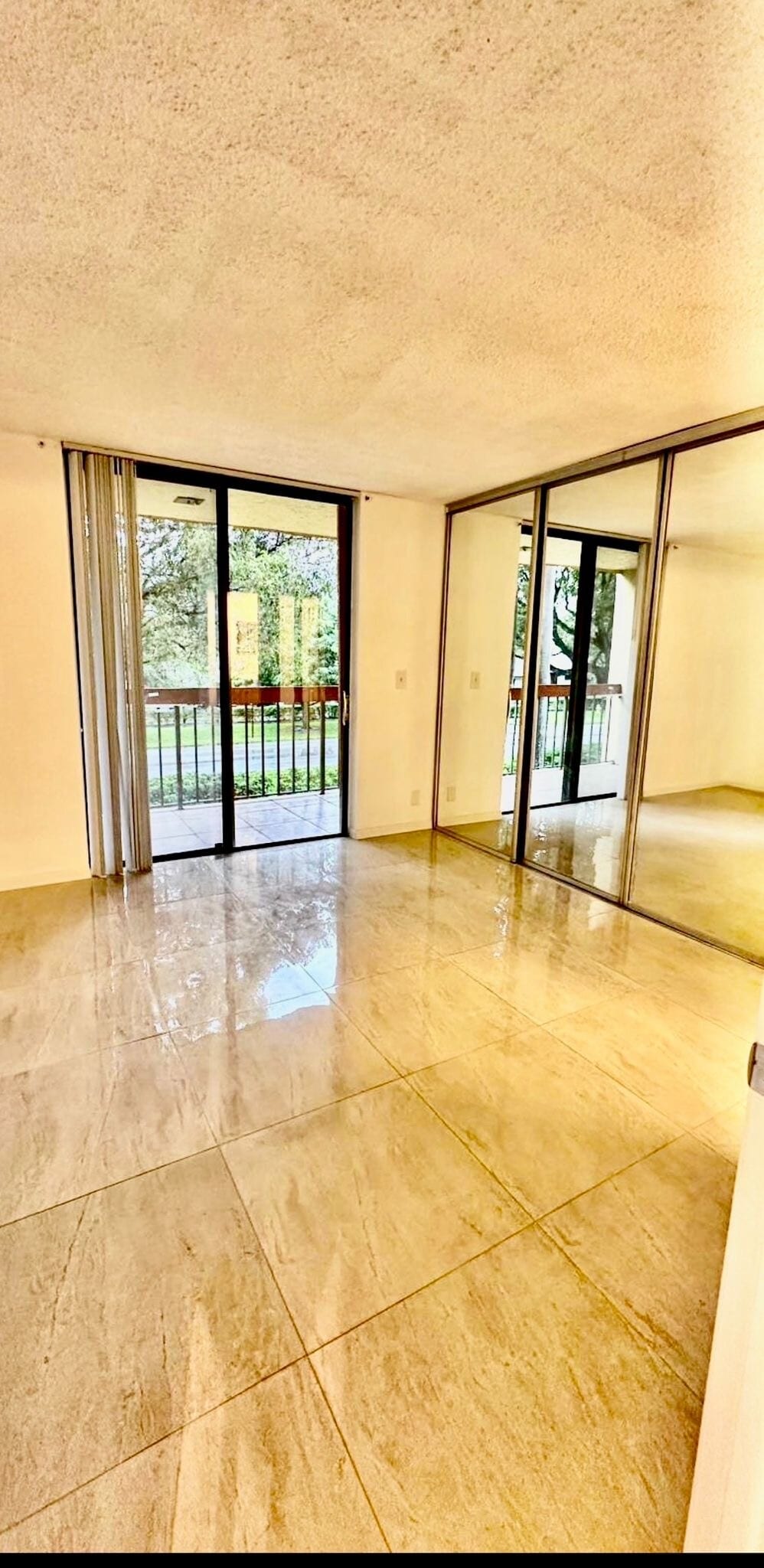 Building Photo - 747 SE 1st Way