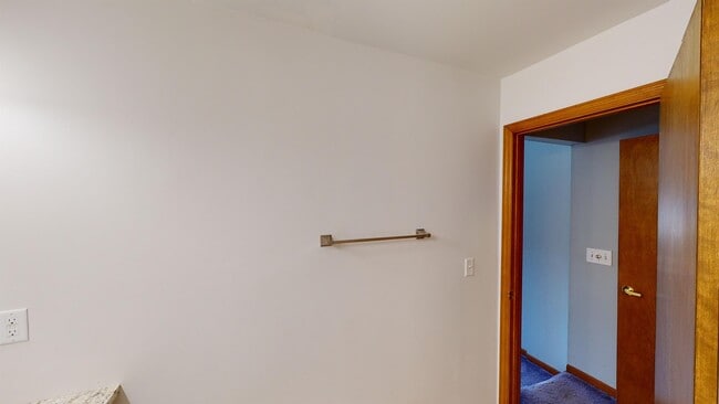 Building Photo - 3922 Ridgedale Dr