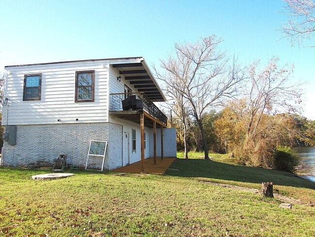 Building Photo - Fully Furnished Humble Duplex on the Water