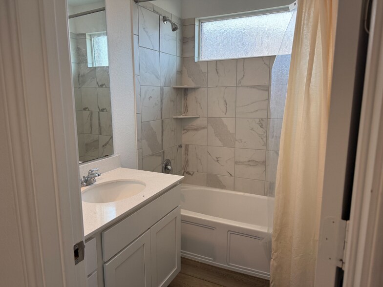 Building Photo - 404 Golden Grove Pkwy