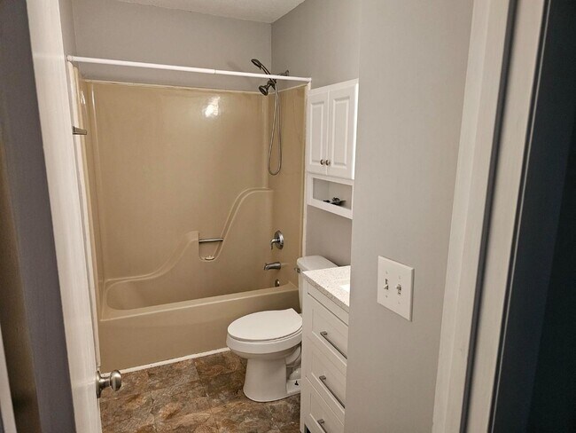 Building Photo - 321 Emerald Dr