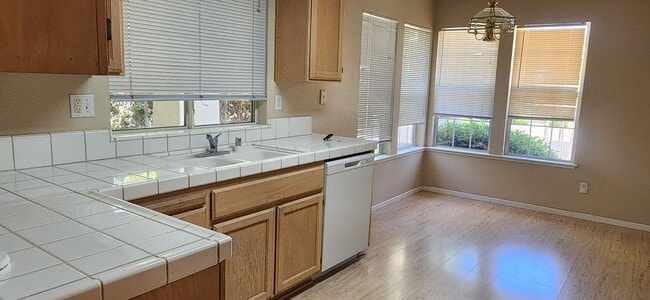 Building Photo - Wonderful 3 Bedroom Home in Desirable Laguna West Neighborhood