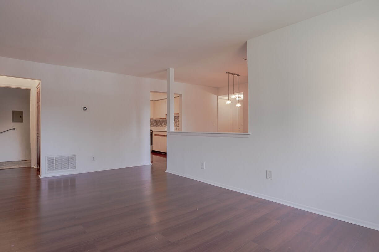 Building Photo - 1203 Sayre Dr
