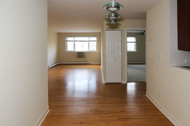 Building Photo - 630 W Wrightwood Ave