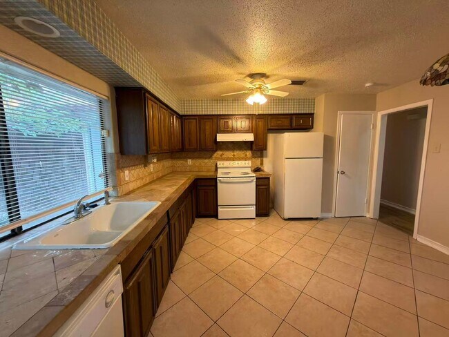 Building Photo - Brand-new flooring throughout the entire home